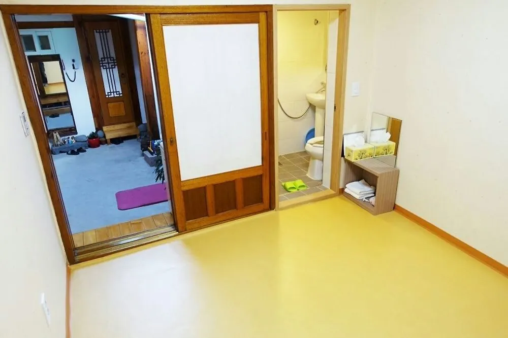 Hue Hanok Guesthouse Seoul