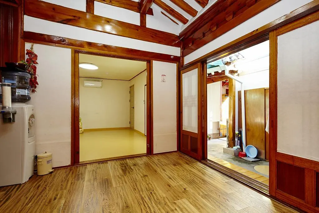 Hue Hanok Guesthouse 서울특별시 2*,  대한민국
