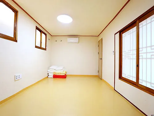 Hue Hanok Guesthouse 서울특별시 2*,  대한민국